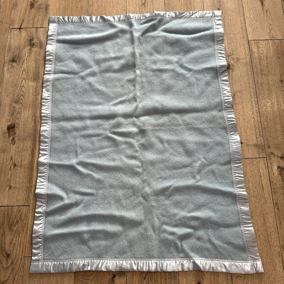 Vintage Kenwood Wool Blanket Blue Satin Trim Lap Baby 50"x35" - Picture 4 of 4